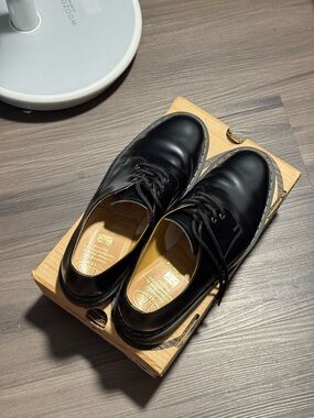 Men's Black Leather Solovair Gibson